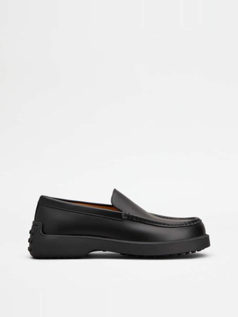 SLIPPER LOAFERS IN LEATHER - BLACK