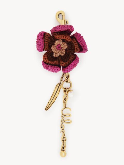 FLOWER BAG CHARM IN RAFFIA & METAL