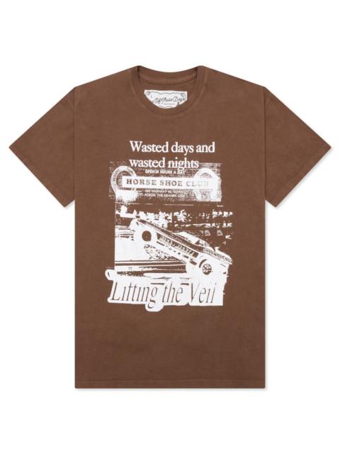 LIFTING THE VEIL TEE - MUSTANG BROWN