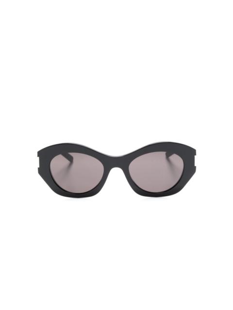 cat-eye sunglasses