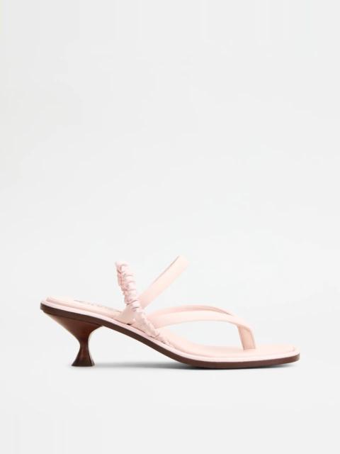 THONG SANDALS IN LEATHER WITH HEEL - PINK