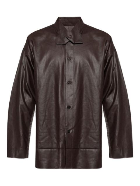 long-sleeved buttoned shirt