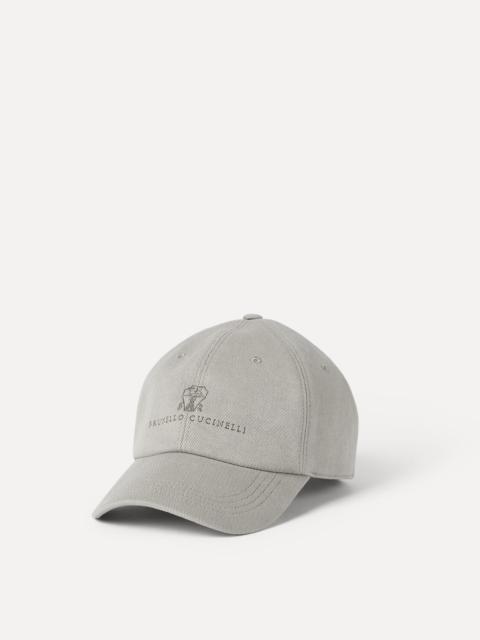 Garment-dyed baseball cap in denim with embroidered logo