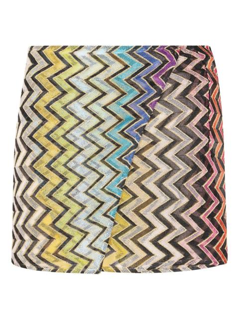 zigzag-patterned shorts