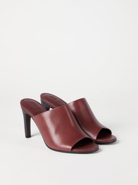 Classic leather heels with precious details