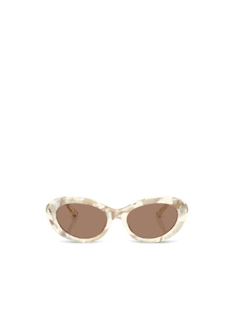 cat-eye sunglasses