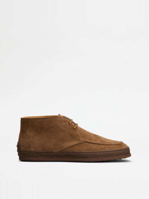 DESERT BOOTS IN SUEDE - BROWN