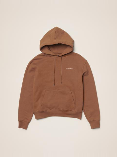 Le sweatshirt brodé