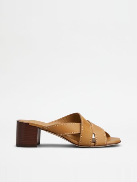 SANDALS IN LEATHER - BROWN