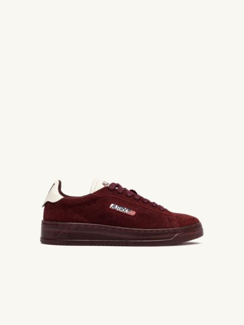 DALLAS LOW SNEAKERS IN SUEDE COLOR MARSHMALLOW AND CHIANTI