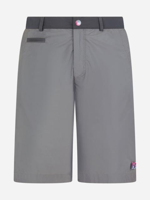 Mid-length swim trunks with metal DG logo