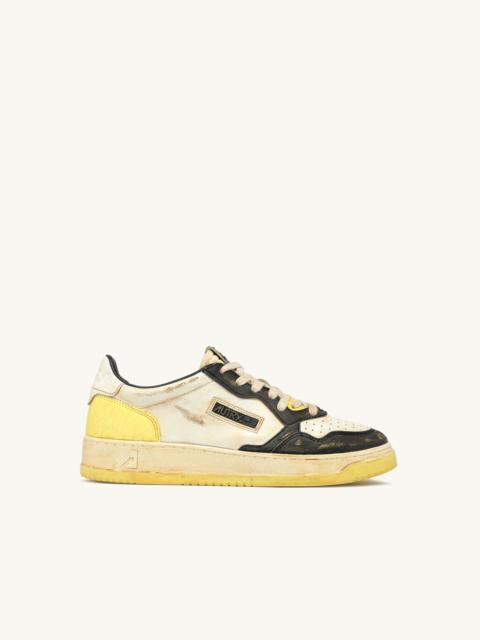 MEDALIST LOW SUPER VINTAGE SNEAKERS IN BUTTERCUP AND BLACK LEATHER
