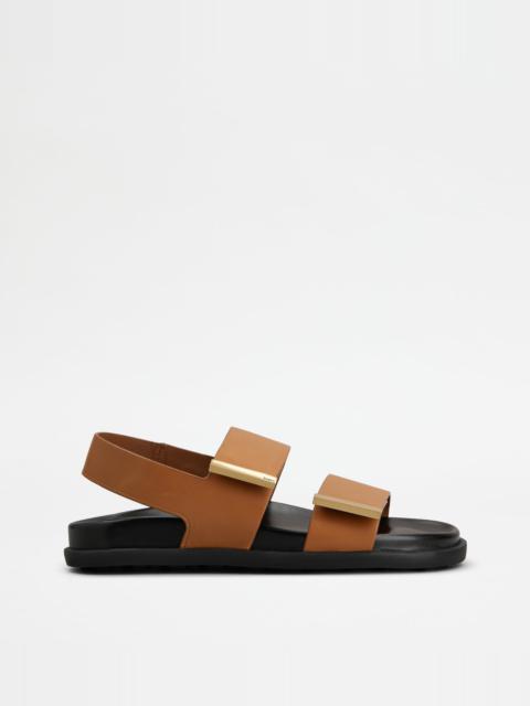 SANDALS IN LEATHER - BROWN