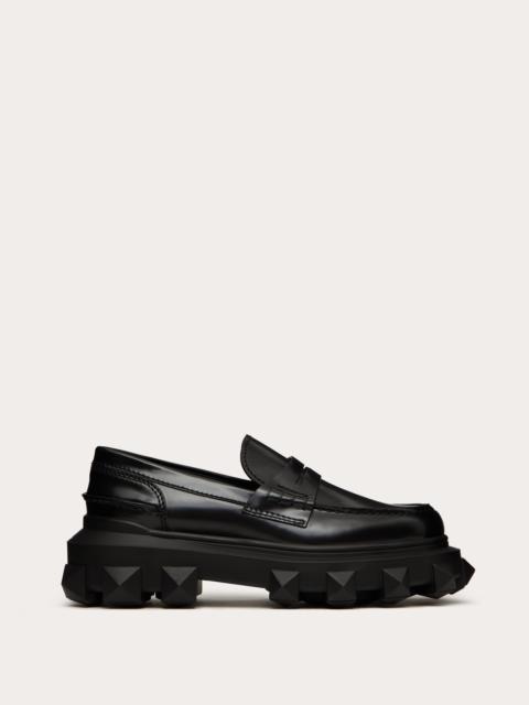 BRUSHED CALFSKIN TRACKSTUD LOAFER