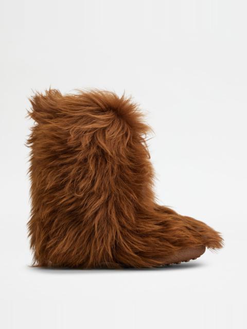 TOD'S W. G. ANKLE BOOTS IN SHEEPSKIN - BROWN