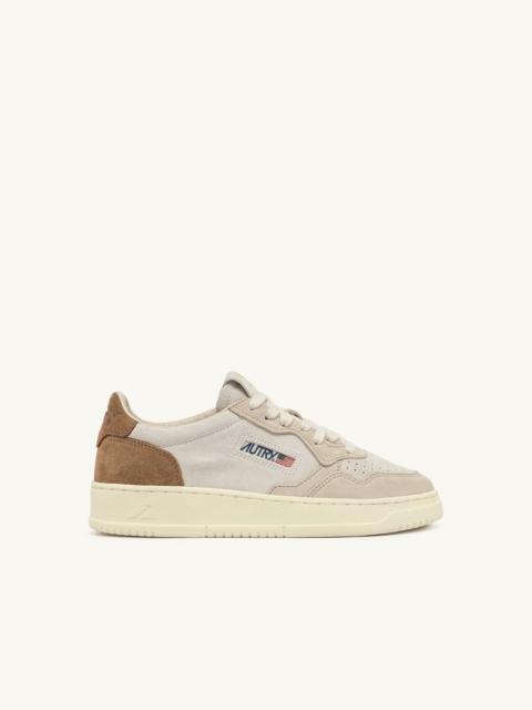 MEDALIST LOW TRICOLOR SNEAKERS IN SAND AND CIGAR SUEDE