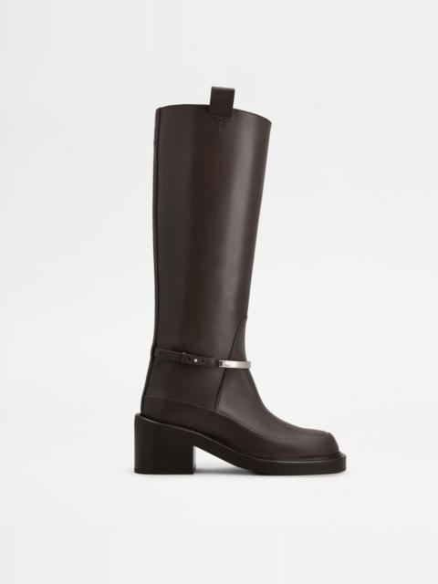 BOOTS IN LEATHER - BROWN