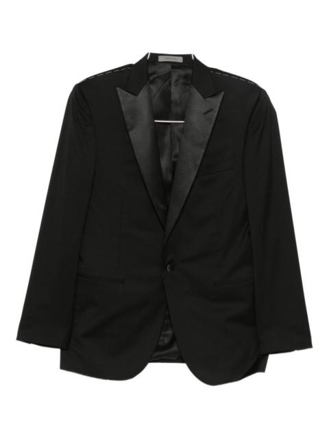 peak-lapel suit