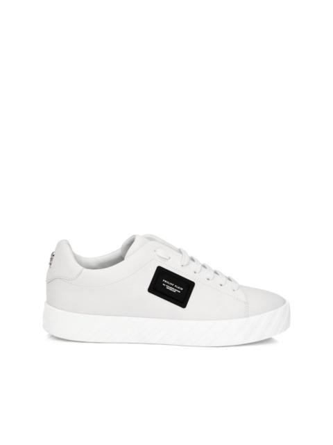 plaque detail leather low-top trainers