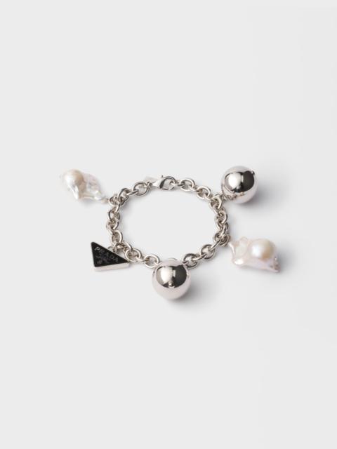 Metal bracelet with pearls