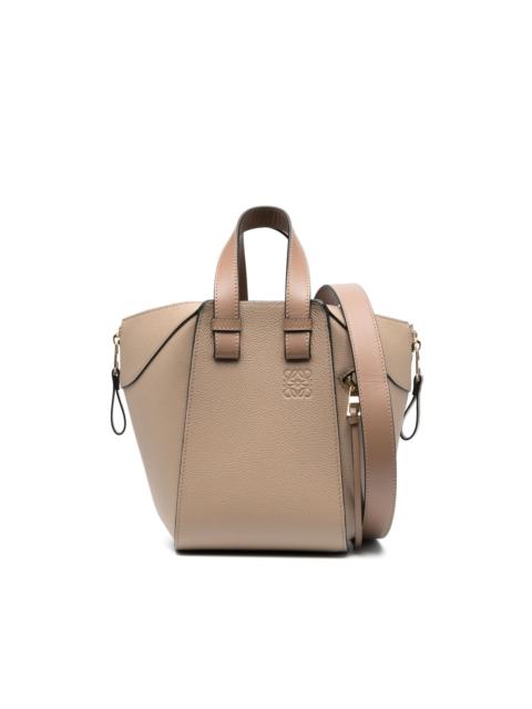 Hammock grained shoulder bag