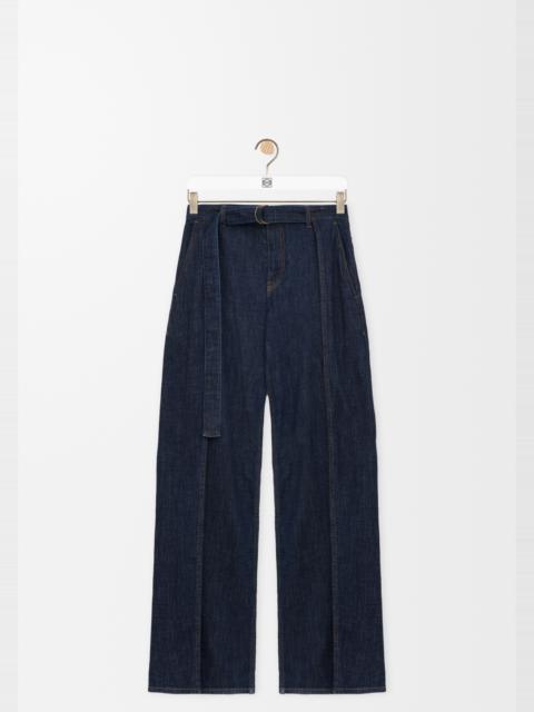 Belted jeans in denim