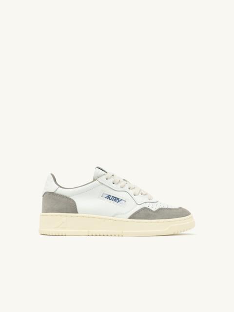 MEDALIST LOW SNEAKERS IN WHITE LEATHER AND VAPOR SUEDE