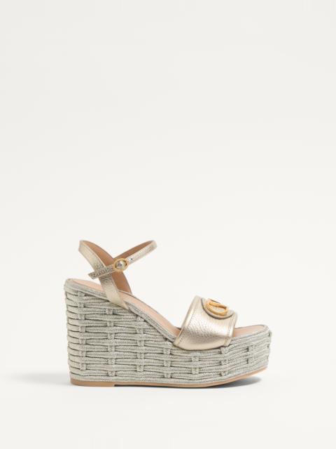 VLOGO SIGNATURE WEDGE SANDAL IN LAMINATED GRAINY CALFSKIN 120MM