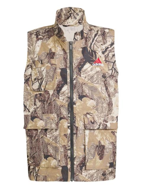 camouflaged pocketed vest