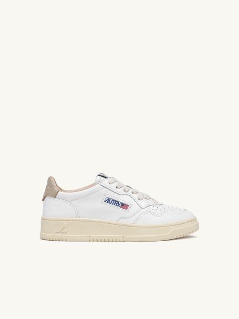 MEDALIST LOW SNEAKERS IN WHITE LEATHER AND TIDAL FOAM