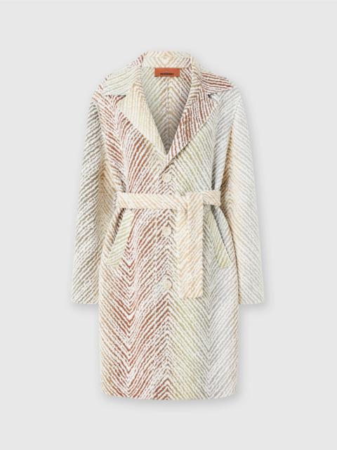 Single-breasted coat in fabric with 3D zig zag pattern